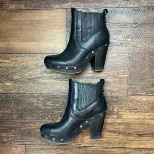 UGG Carberry platform ankle boots